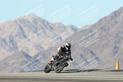 media/Dec-01-2025-Moto Forza (Mon) [[2daa91e15f]]/3-Beginner Group/Session 4 Turn 9/